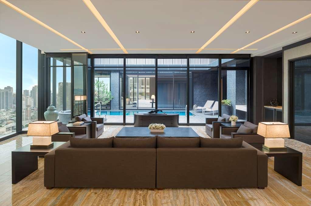 The Lin Hotel Taichung Luaran gambar The living room of a three-bedroom suite