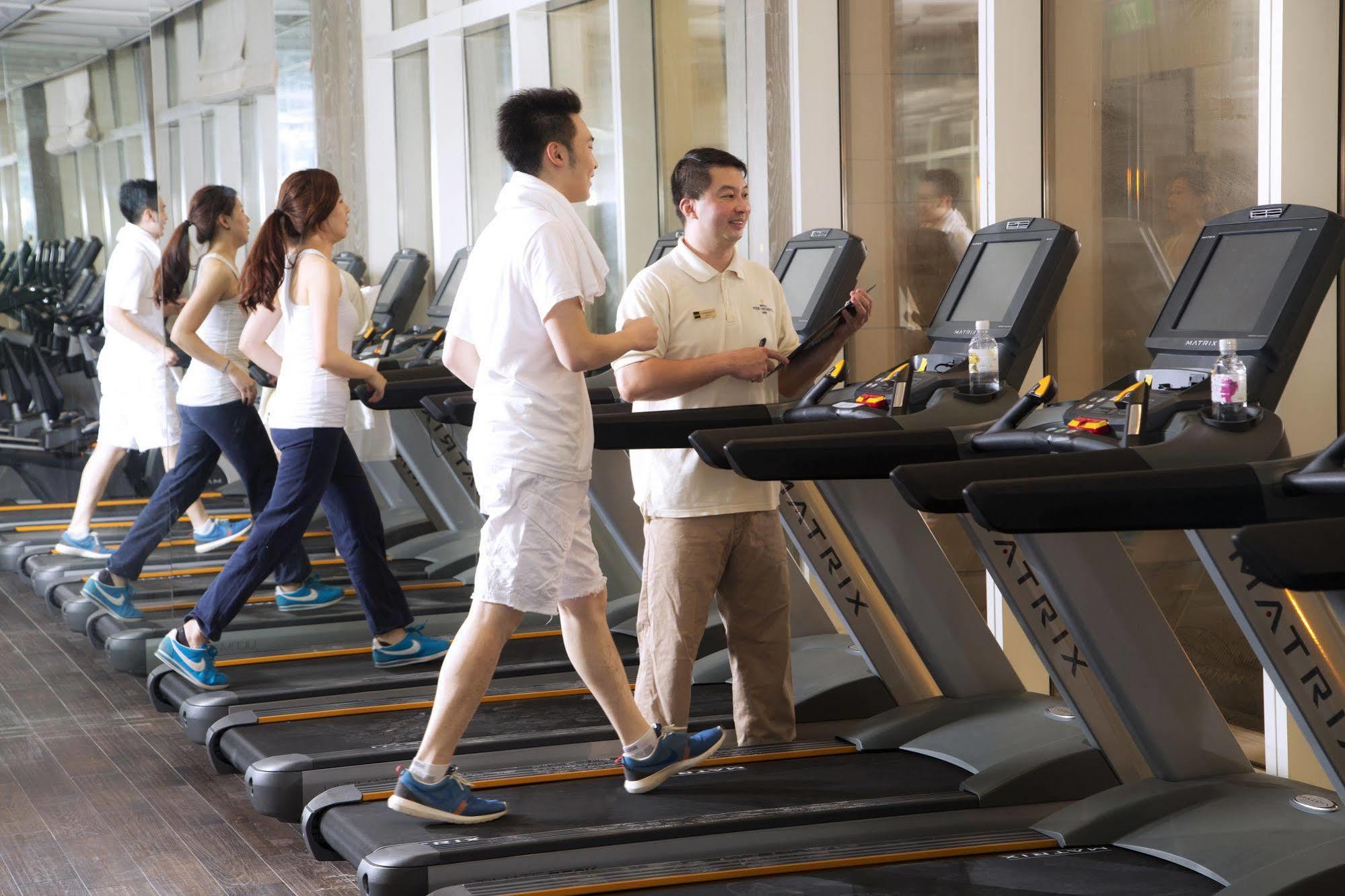 The Lin Hotel Taichung Luaran gambar People exercising on treadmills