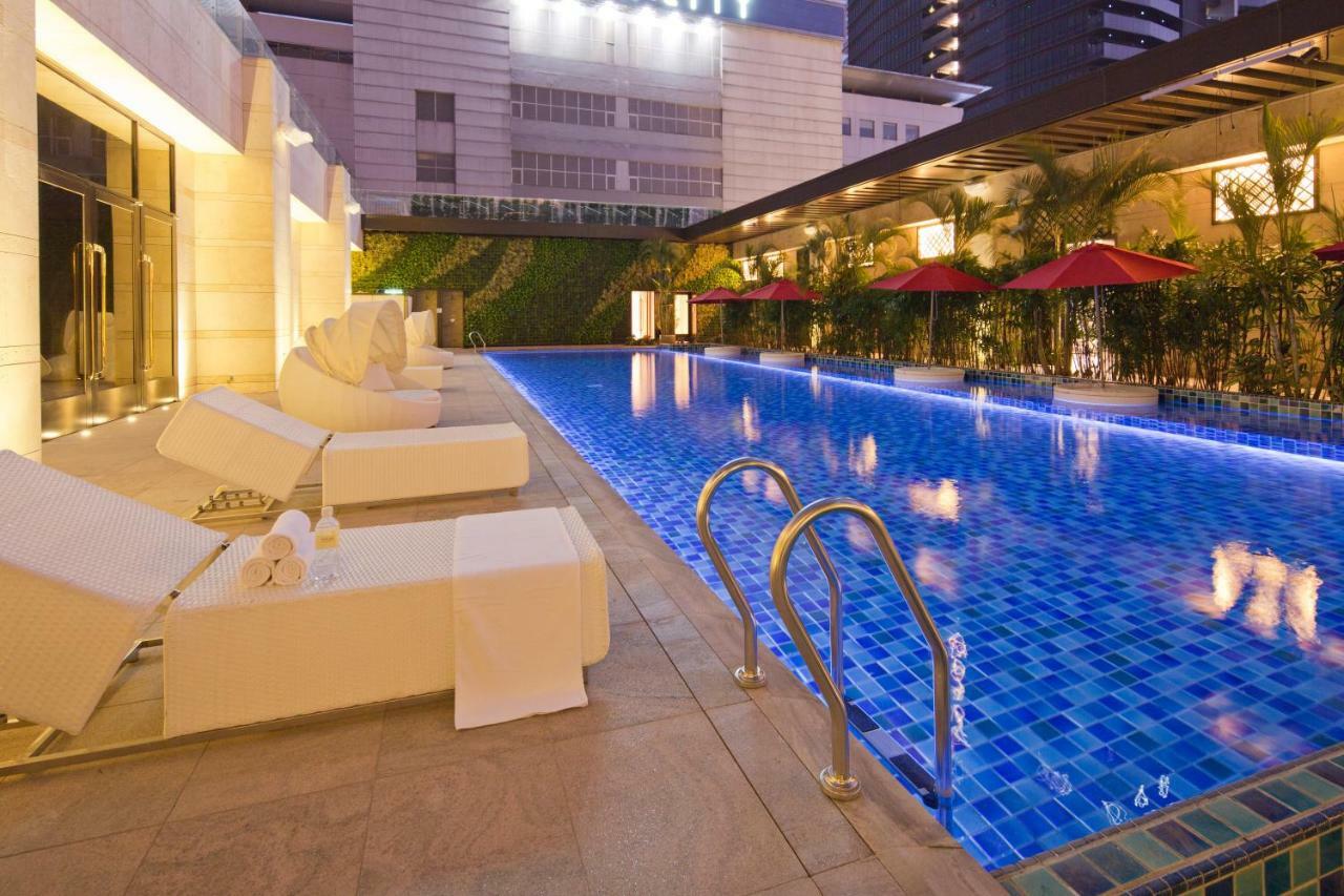 The Lin Hotel Taichung Luaran gambar The swimming pool at the hotel